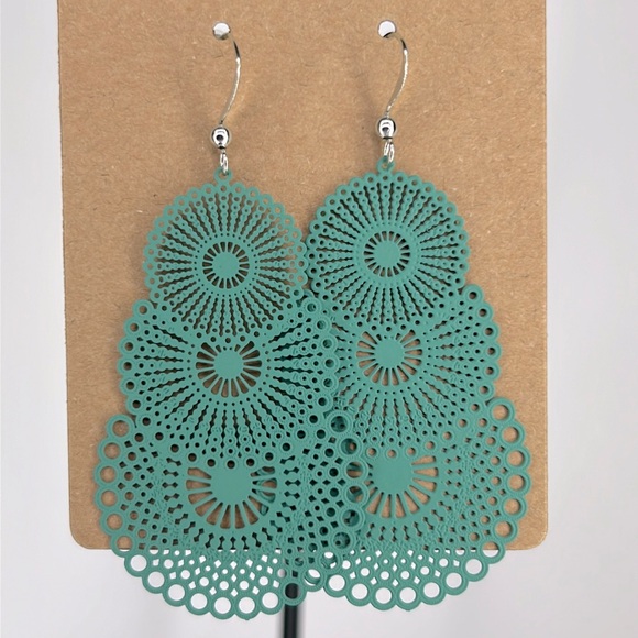 Jewelry - Brass Green Lightweight Dangle Earrings